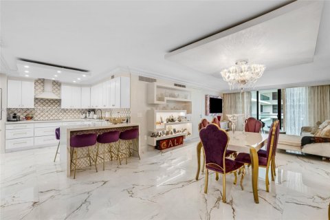 Condo in Bal Harbour, Florida, 2 bedrooms  № 2060812 - photo 2