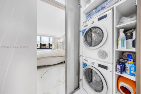 Condo in Bal Harbour, Florida, 2 bedrooms  № 2060812 - photo 28