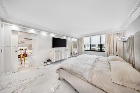 Condo in Bal Harbour, Florida, 2 bedrooms  № 2060812 - photo 19