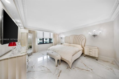 Condo in Bal Harbour, Florida, 2 bedrooms  № 2060812 - photo 18