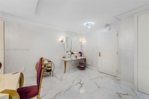 Condo in Bal Harbour, Florida, 2 bedrooms  № 2060812 - photo 17