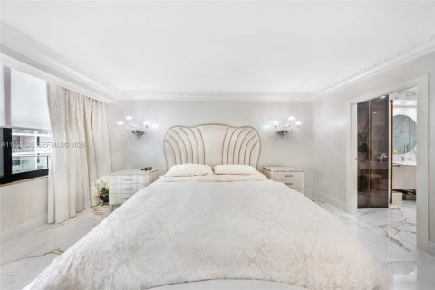 Condo in Bal Harbour, Florida, 2 bedrooms  № 2060812 - photo 20