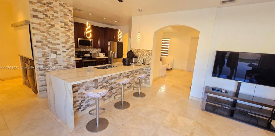 Casa en Homestead, Florida 3 dormitorios, 166.02 m2 № 1697349