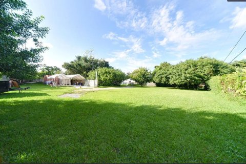 Commercial property in Palm Springs, Florida № 2146020 - photo 5