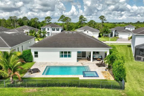 House in Stuart, Florida 3 bedrooms, 247.86 sq.m. № 2270574