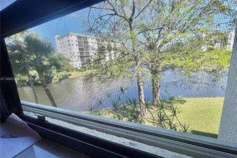 Condo in Pompano Beach, Florida, 3 bedrooms  № 1828166 - photo 27
