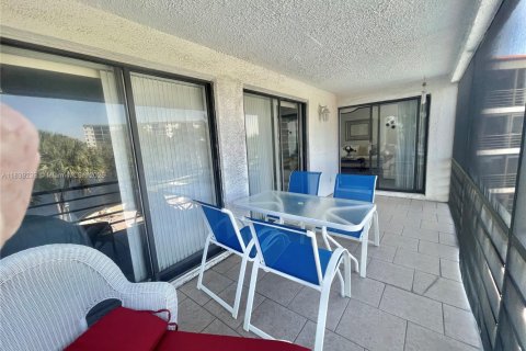 Condo in Pompano Beach, Florida, 3 bedrooms  № 1828166 - photo 23