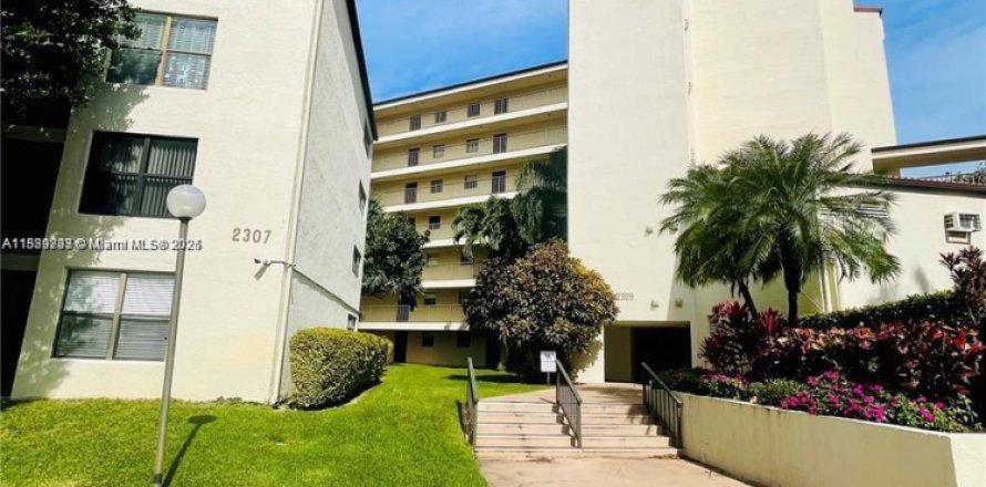 Condo in Pompano Beach, Florida, 3 bedrooms  № 1828166