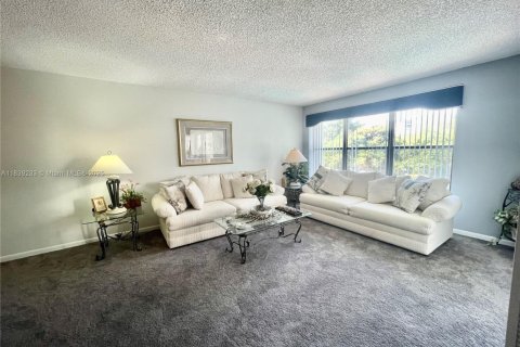 Condo in Pompano Beach, Florida, 3 bedrooms  № 1828166 - photo 9