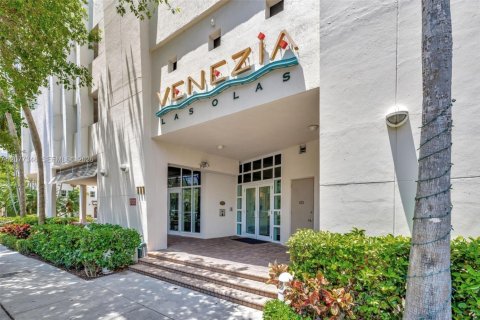 Condominio en venta en Fort Lauderdale, Florida, 2 dormitorios, 91.97 m2 № 2336650 - foto 3
