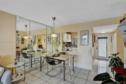 Condo in Sunrise, Florida, 1 bedroom  № 2015975 - photo 6