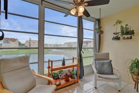 Condo in Sunrise, Florida, 1 bedroom  № 2015975 - photo 18