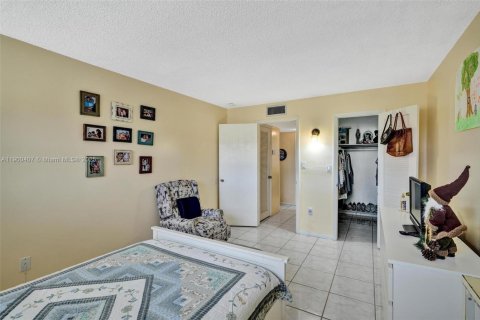 Condo in Sunrise, Florida, 1 bedroom  № 2015975 - photo 13