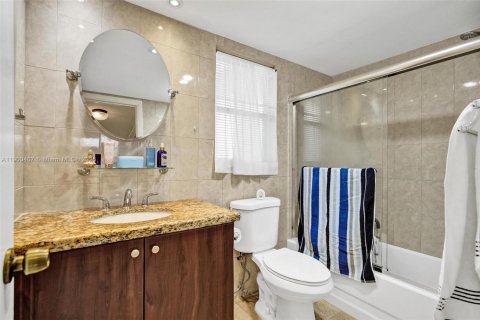 Condo in Sunrise, Florida, 1 bedroom  № 2015975 - photo 15