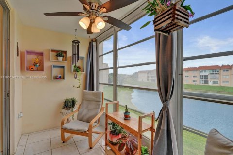 Condo in Sunrise, Florida, 1 bedroom  № 2015975 - photo 19