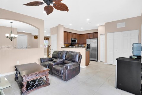 Townhouse in Homestead, Florida 3 bedrooms, 171.87 sq.m. № 2152779 - photo 10
