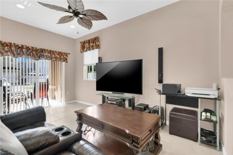 Townhouse in Homestead, Florida 3 bedrooms, 171.87 sq.m. № 2152779 - photo 11