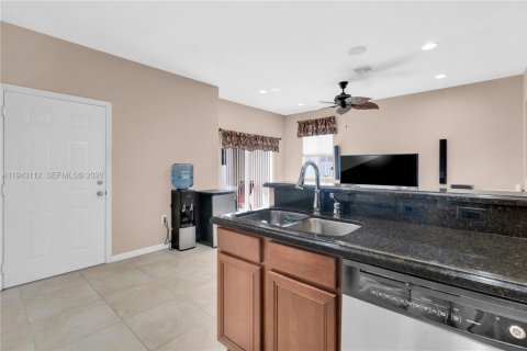 Townhouse in Homestead, Florida 3 bedrooms, 171.87 sq.m. № 2152779 - photo 16