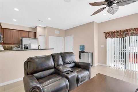 Townhouse in Homestead, Florida 3 bedrooms, 171.87 sq.m. № 2152779 - photo 12