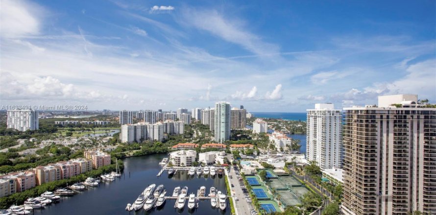 Condo à Aventura, Floride, 4 chambres № 1865245