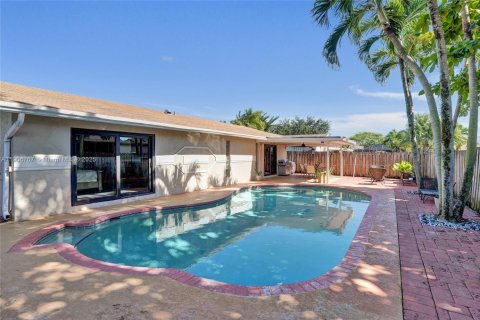 Купить виллу или дом в Санрайз, Флорида 4 спальни, № 1963588 - фото 1