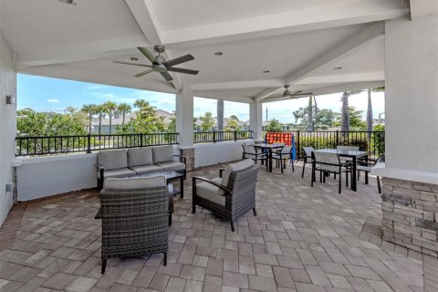 House in Venice, Florida 2 bedrooms, 138.98 sq.m. № 2418393 - photo 30