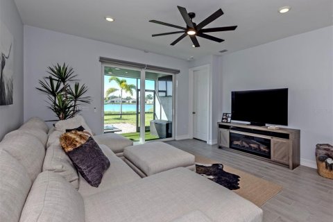 House in Venice, Florida 2 bedrooms, 138.98 sq.m. № 2418393 - photo 8