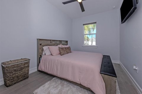 House in Venice, Florida 2 bedrooms, 138.98 sq.m. № 2418393 - photo 15