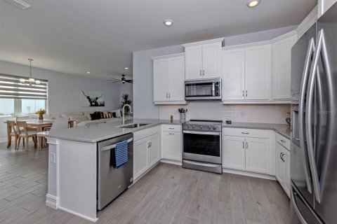 House in Venice, Florida 2 bedrooms, 138.98 sq.m. № 2418393 - photo 7