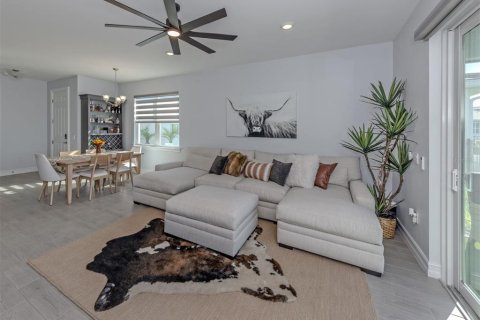 House in Venice, Florida 2 bedrooms, 138.98 sq.m. № 2418393 - photo 2