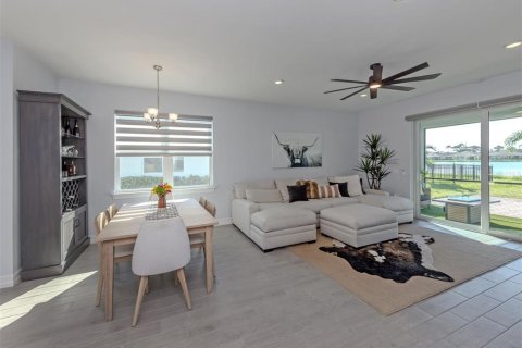 House in Venice, Florida 2 bedrooms, 138.98 sq.m. № 2418393 - photo 3