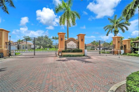 Casa en alquiler en Homestead, Florida, 6 dormitorios, 282.42 m2 № 2016263 - foto 20
