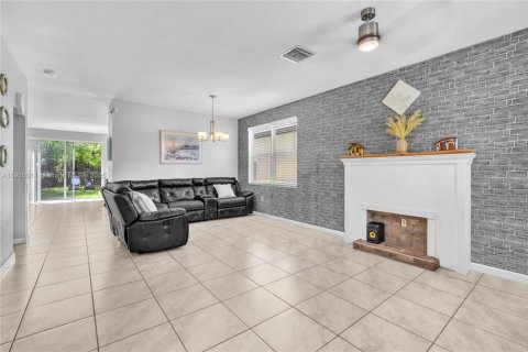 Casa en alquiler en Homestead, Florida, 6 dormitorios, 282.42 m2 № 2016263 - foto 3