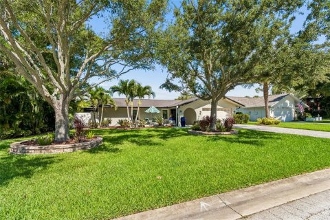 House in Safety Harbor, Florida 2 bedrooms, 156.91 sq.m. № 2200625 - photo 5