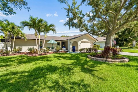 House in Safety Harbor, Florida 2 bedrooms, 156.91 sq.m. № 2200625 - photo 4