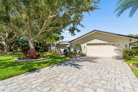 House in Safety Harbor, Florida 2 bedrooms, 156.91 sq.m. № 2200625 - photo 2