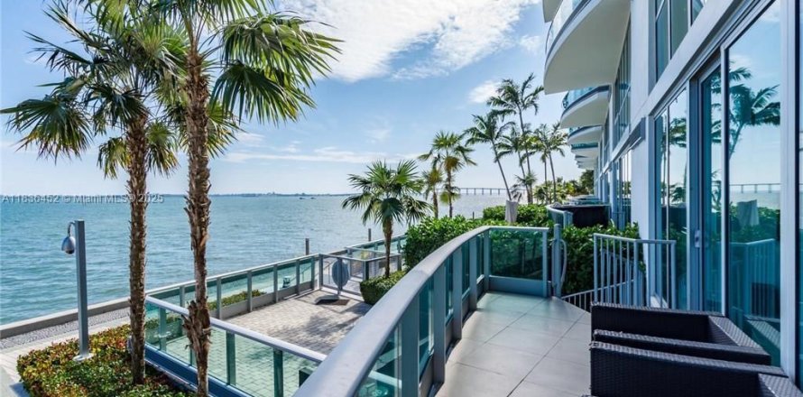 Condominio en Miami, Florida, 3 dormitorios № 1819999