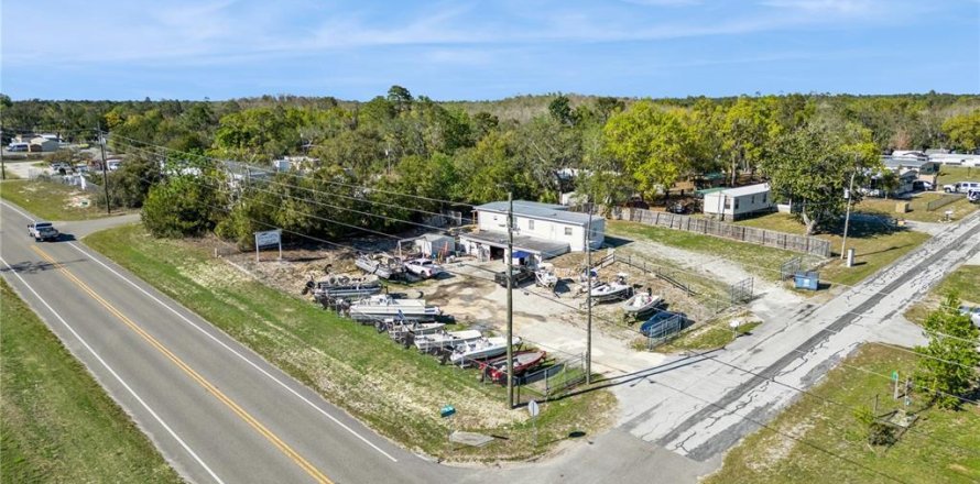 Propiedad comercial en Weeki Wachee, Florida № 1608709