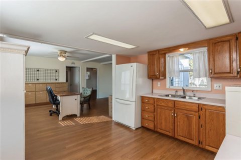 Propiedad comercial en venta en Weeki Wachee, Florida № 1608709 - foto 30