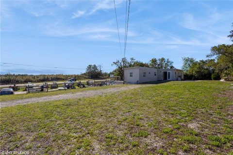 Propiedad comercial en venta en Weeki Wachee, Florida № 1608709 - foto 19