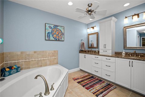 Townhouse in Punta Gorda, Florida 2 bedrooms, 174.38 sq.m. № 2198245 - photo 25