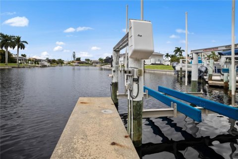 Townhouse in Punta Gorda, Florida 2 bedrooms, 174.38 sq.m. № 2198245 - photo 2