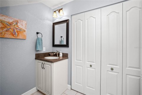 Townhouse in Punta Gorda, Florida 2 bedrooms, 174.38 sq.m. № 2198245 - photo 28