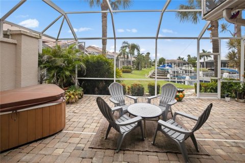 Townhouse in Punta Gorda, Florida 2 bedrooms, 174.38 sq.m. № 2198245 - photo 9