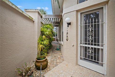Townhouse in Punta Gorda, Florida 2 bedrooms, 174.38 sq.m. № 2198245 - photo 6