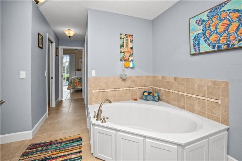 Townhouse in Punta Gorda, Florida 2 bedrooms, 174.38 sq.m. № 2198245 - photo 24