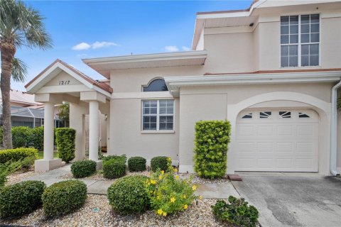 Townhouse in Punta Gorda, Florida 2 bedrooms, 174.38 sq.m. № 2198245 - photo 3