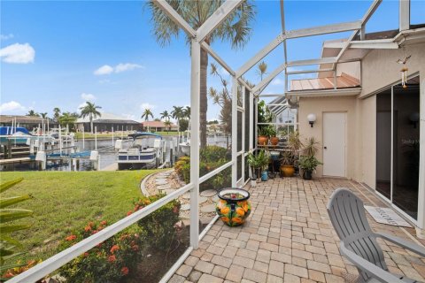 Townhouse in Punta Gorda, Florida 2 bedrooms, 174.38 sq.m. № 2198245 - photo 10