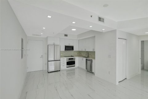 Condo in Miami, Florida, 2 bedrooms  № 1874355 - photo 15