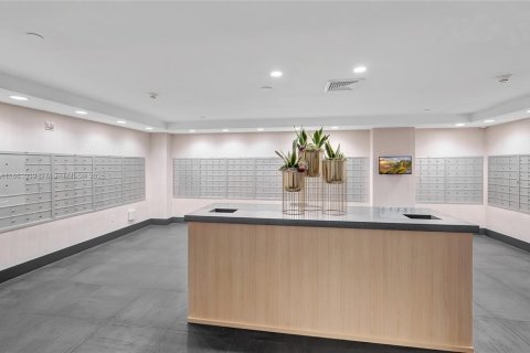 Condo in Miami, Florida, 2 bedrooms  № 1874355 - photo 10